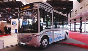 The all-electric BlueBus minibus built by Gruau.